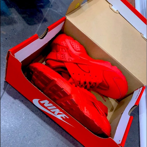 Red Nike Shoes (Huarache run) - Picture 2 of 2